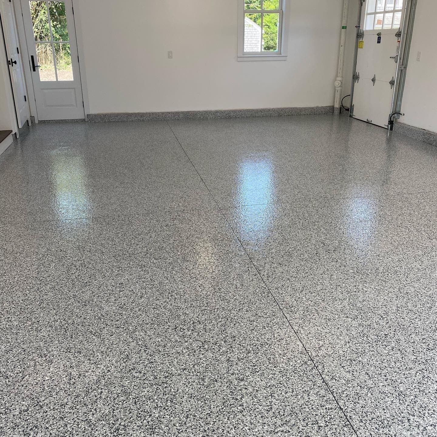 Garage bay with flake epoxy to the door line